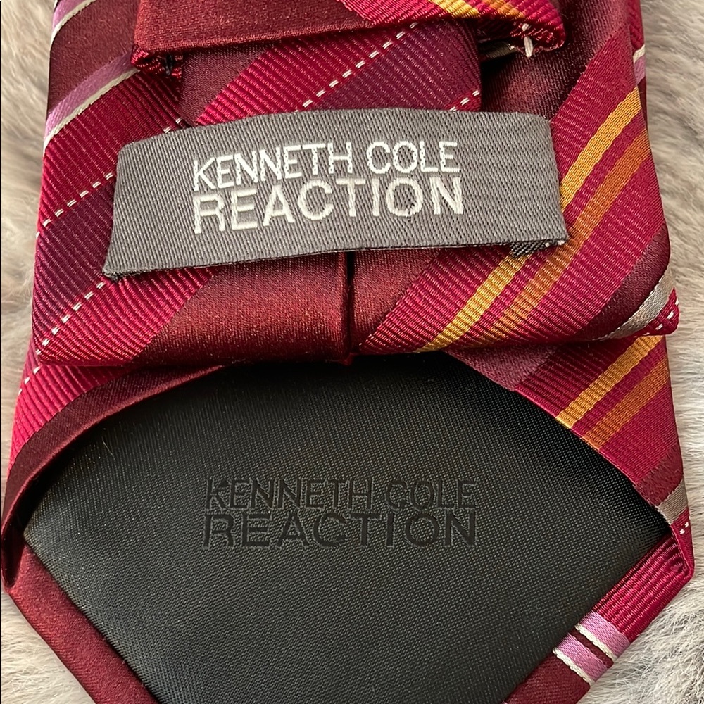 Kenneth Cole Reaction Burgundy Striped Tie. NWOT